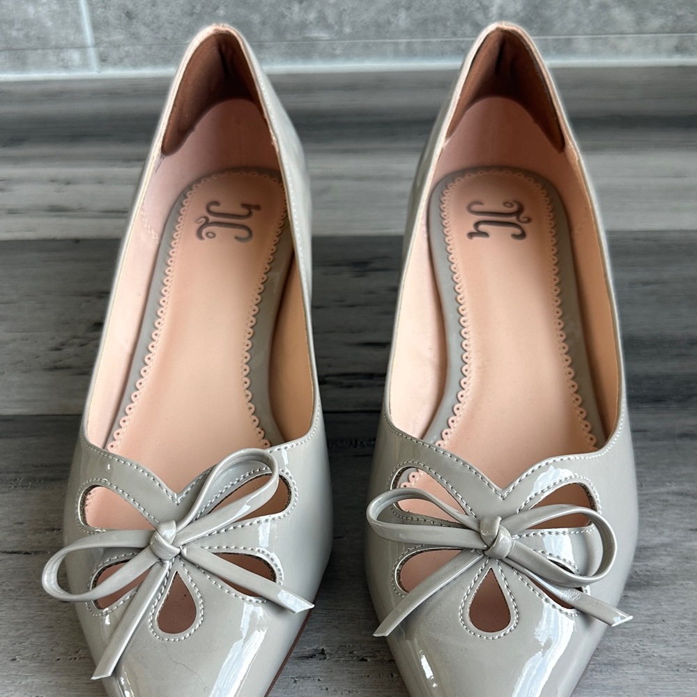 Elegant Gray Women's Shoes with Bow Detail